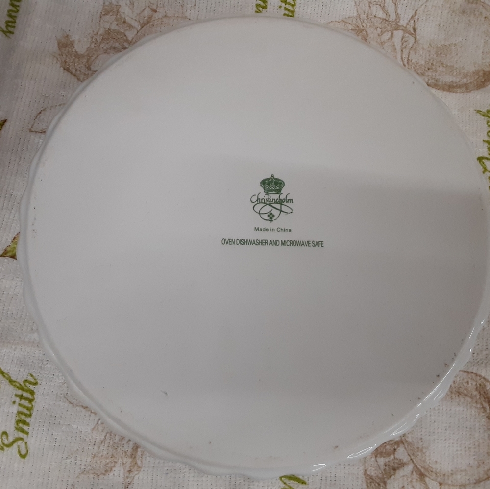 Fluted Edge Dish - Picture 3 of 3